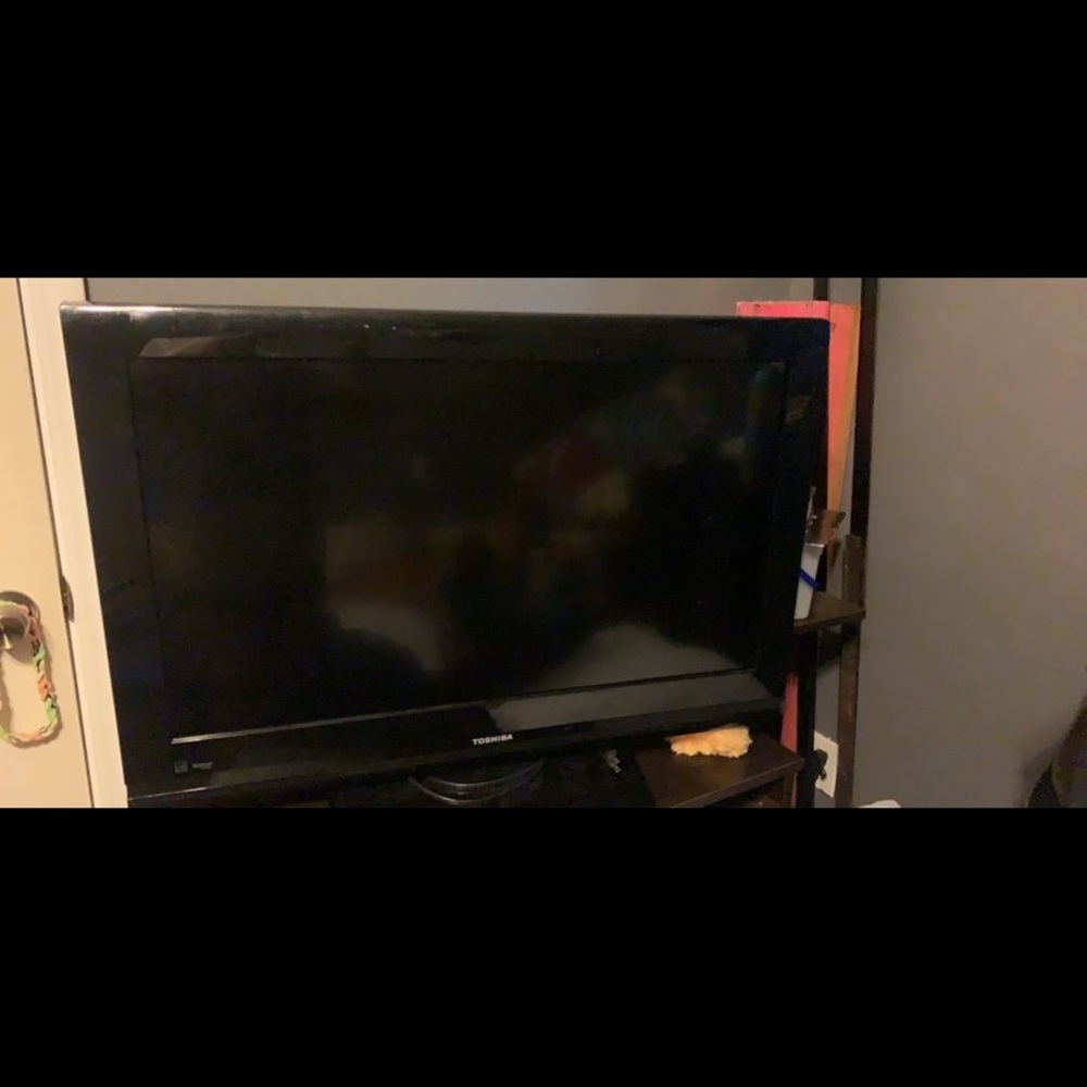 32” toshiba flatscreen tv